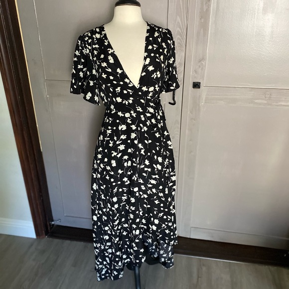 Divided Dresses & Skirts - Floral Print Wrap Dress